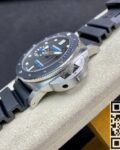 VS Factory Replica Watches Panerai Submersible PAM00683 Black Dial