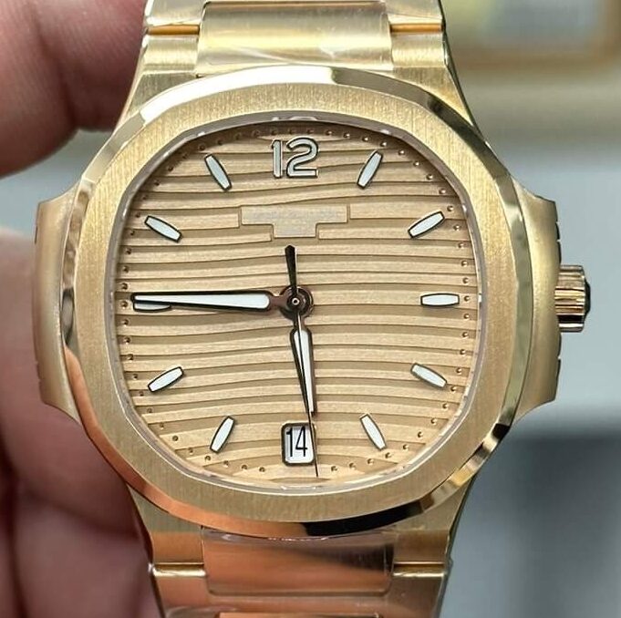 Replicas Patek Philippe Nautilus 7118/1R-010 Honey Gold Gloss