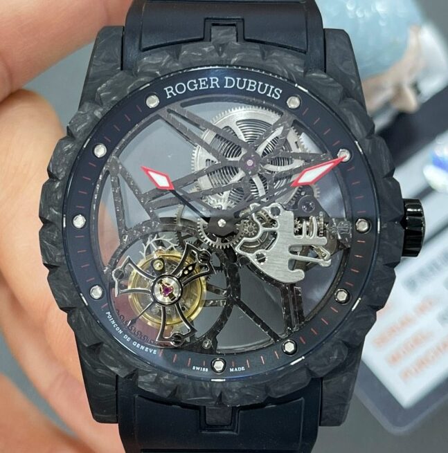 BBR Factory Fake Watch Roger Dubuis Excalibur DBEX0577: A Carbon Fiber Masterpiece with Black Strap